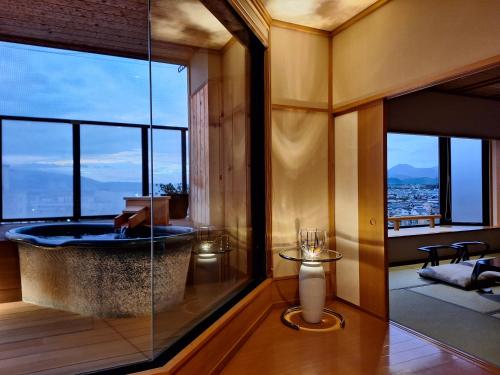 Deluxe Room with Tatami Area with Open-Air Bath