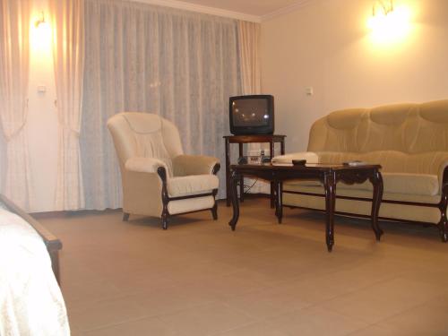 Double / Twin Room with Balcony (2 Adults + 2 Children) image 4