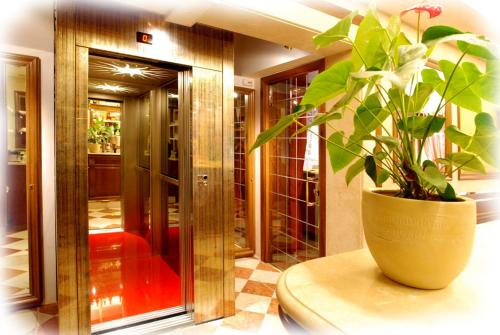 Hotel Fontana - image 11