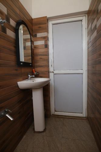 Sujee's Guest House with Two Bed Rooms - image 5