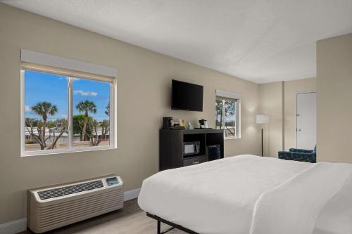 King Room - Accessible/Non-Smoking image 2