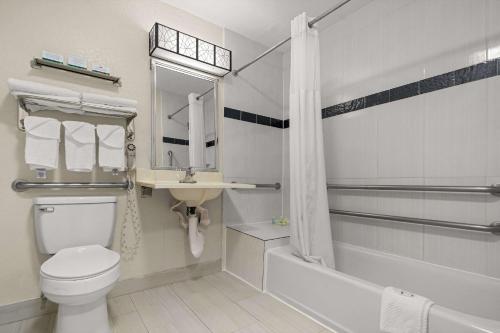 King Room - Accessible/Non-Smoking image 3