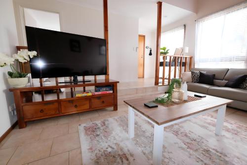 Cosy, stylish 3 bedroom stay in Hoppers Crossing