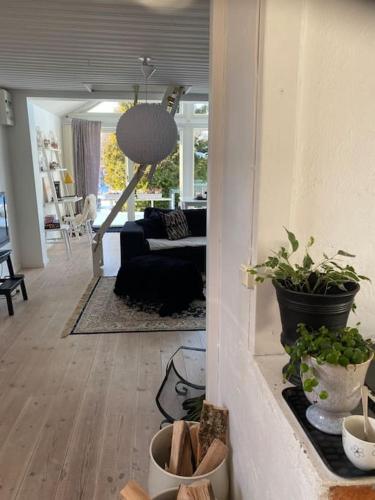 Holiday home, by lake Simsjön and mountain Billingen (Holiday home, by lake Simsjon and mountain Billingen) in Skovde