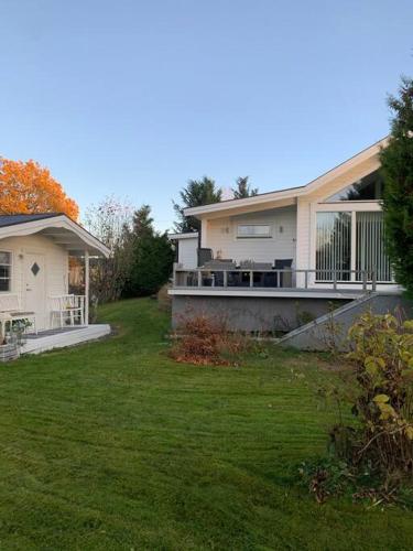 Holiday home, by lake Simsjön and mountain Billingen (Holiday home, by lake Simsjon and mountain Billingen) in Skovde