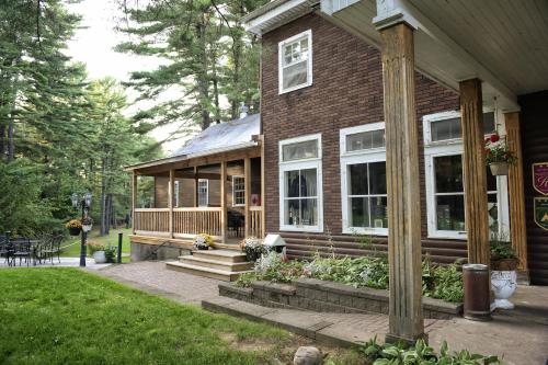 Bejárat, Pine Lodge in Bristol (QC)
