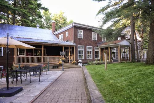 Létesítmények, Pine Lodge in Bristol (QC)
