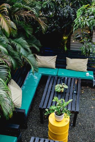 정원, Sugar Hostel Weligama- Co-Living & Co-Working in 웰리가마
