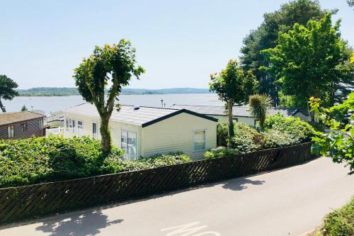 Family Seaside Retreat Private Stay at 5-Star Rockley Holiday Park Poole