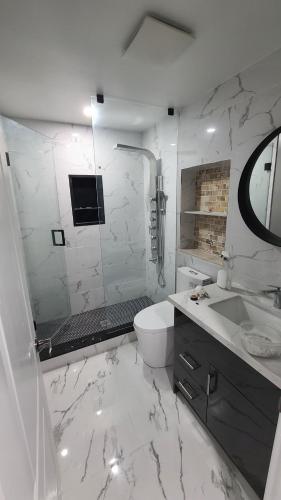 LUXURY 2-BEDROOMS UNIT WITH WIFI, LDR & PARKING. photo 3