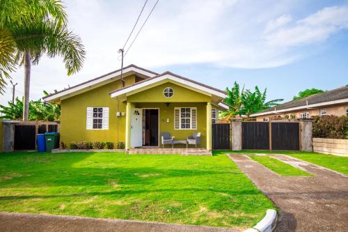 Vue extérieure, Drax Hall 2 Bed Villa Getaway 24hrs security in Saint Ann's Bay