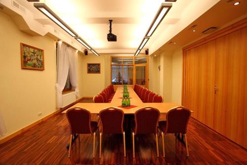 Bankett-terem, Willa Zarebek in Lopuszna