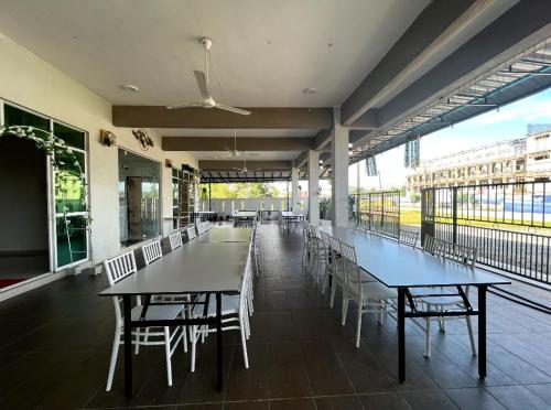 Restaurant, Qiu's Event House Std Double Room in Kuala Berang