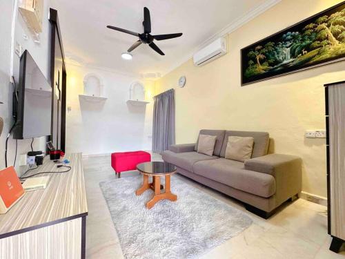 Taman Universiti 6-10Pax [UTM/Skudai]-Free WIFI near Mango Tree
