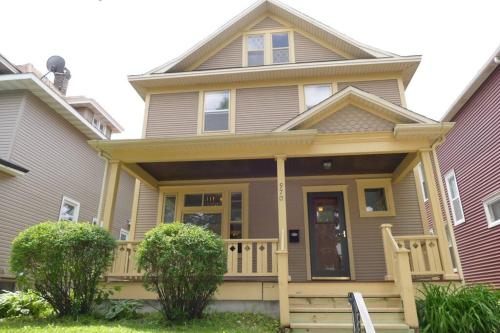 St Paul - Lower Level Apartment. Near downtown & Allianz stadium. in Saint Paul, USA