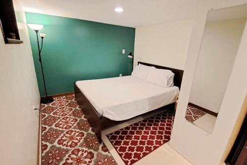 St Paul - Lower Level Apartment. Near downtown & Allianz stadium. in Saint Paul, USA
