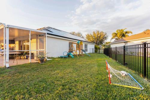 Cheerful 4 Bedroom Salt Water Heated Pool & Spa in Riverview, USA