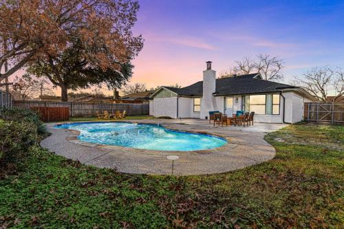 My Golden DFW Villa & Pool