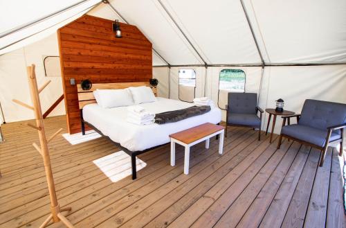 Off Map Glamping in South Haven, USA