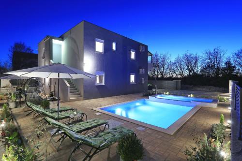 Villa Rocky with heated pool & free bikes