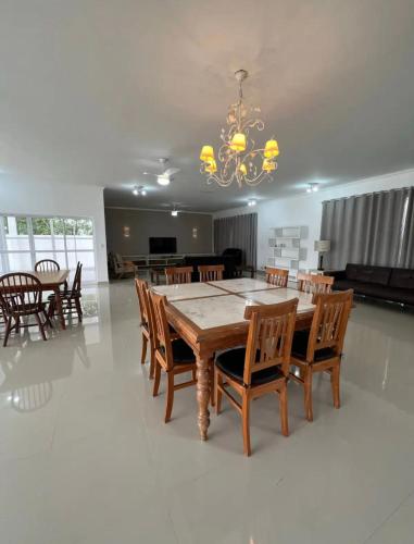 Mansão em condomínio de luxo , Jardim Acapulco
