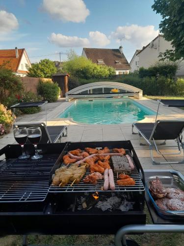 VILLA avec piscine sauna barbecue ping-pong boxe - proche Gare RER - JO Paris 2024 Olympic Games