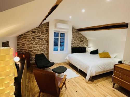 Villa Les Roches d'Yzeron chambre d'hôte Courzieu
