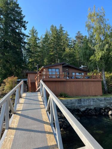 April Point Harbour House in Quathiaski Cove, Canada
