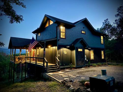 Barkada Cabin Blue Ridge, GA in Blue Ridge, USA