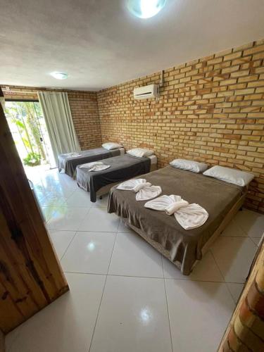 1 double bed, 2 twin beds