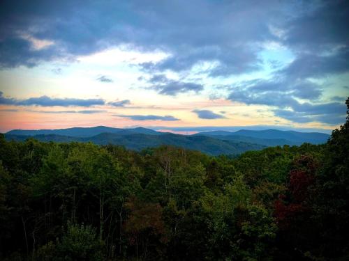 Barkada Cabin Blue Ridge, GA in Blue Ridge, USA