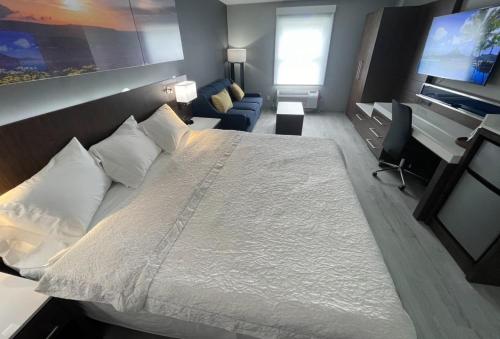 Luxor Inn & Suites, a Travelodge by Wyndham in Elkins (WV)