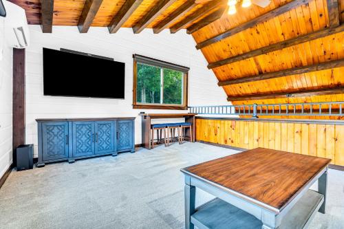 Loon Lodge Loon Lodge