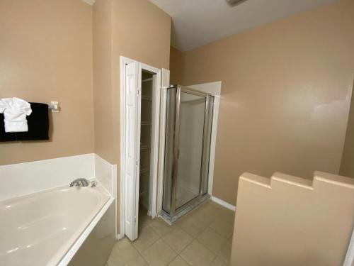 Glen Brook 4Bedrooms/3baths W Private Pool and Spa in Orlando, USA