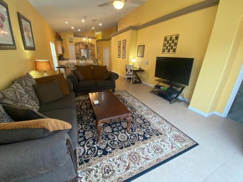 Glen Brook 4Bedrooms/3baths W Private Pool and Spa in Orlando, USA