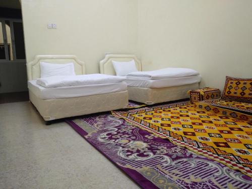 2 twin beds