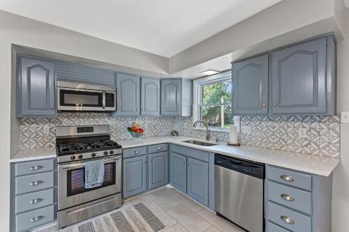 Konyha, Blue Oak by The Summit in Blueberry Hill-Brigadoon-Stoneybrook-Baralto