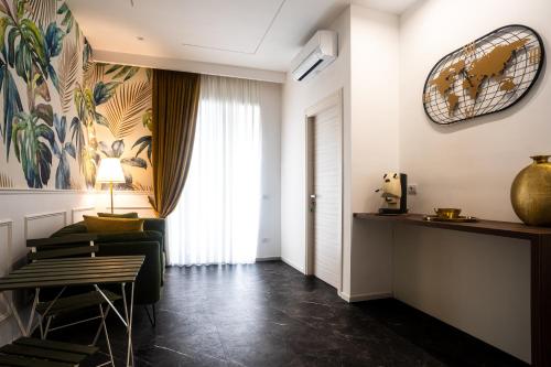 La Grande Bellezza, Naples