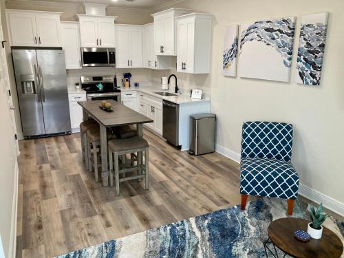 Oprema, Downtown, Bay Views, Fish Market, and Blue Angels! in Pensacola Downtown