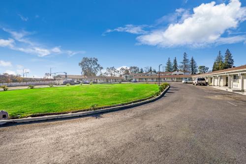 Rodeway Inn Stockton Highway 99 - 숙소 외관