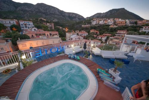 BUE MARINO Hotel & Rooftop Bar in Dorgali