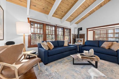 Hideaway in the Highlands - 4BR, Pet Friendly w Hot Tub - Minutes from the Lake & Tahoe City, Tahoe City (foto 2)