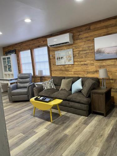 Retro Retreat in Avinger, USA