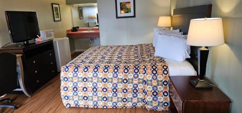 Astoria Hotel West in Danville, USA