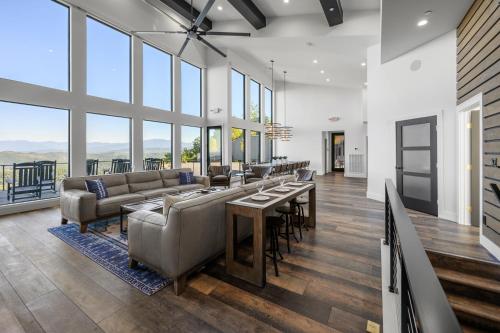 Higher Power, 6bdrm 6bath, Specials, Free Tickets, Indoor Pool, Amazing View, Hot Tub, Gameroom