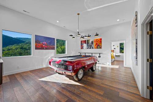 Higher Power, 6bdrm 6bath, Specials, Free Tickets, Indoor Pool, Amazing View, Hot Tub, Gameroom