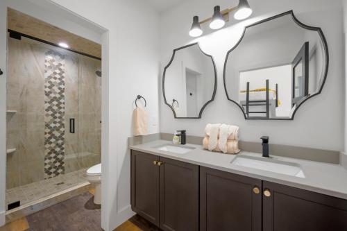 Higher Power, 6bdrm 6bath, Specials, Free Tickets, Indoor Pool, Amazing View, Hot Tub, Gameroom