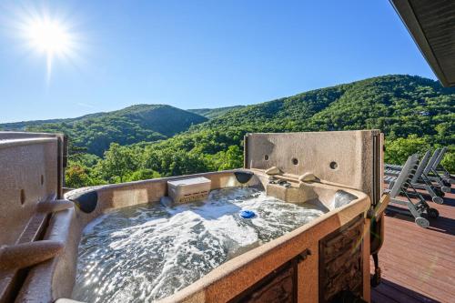 Higher Power, 6bdrm 6bath, Specials, Free Tickets, Indoor Pool, Amazing View, Hot Tub, Gameroom