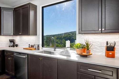 Higher Power, 6bdrm 6bath, Specials, Free Tickets, Indoor Pool, Amazing View, Hot Tub, Gameroom