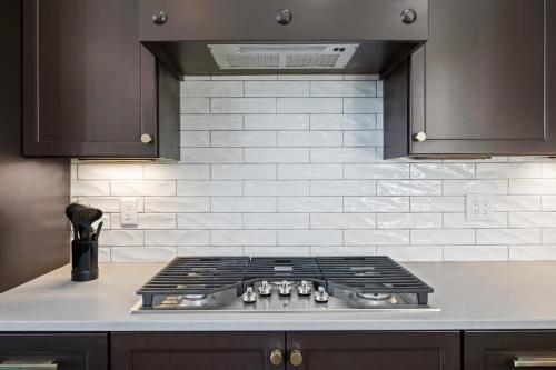 Higher Power, 6bdrm 6bath, Specials, Free Tickets, Indoor Pool, Amazing View, Hot Tub, Gameroom